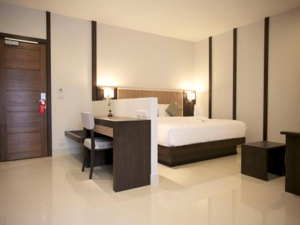 April Suites PattayaroomsJunior Suite Bedroom13