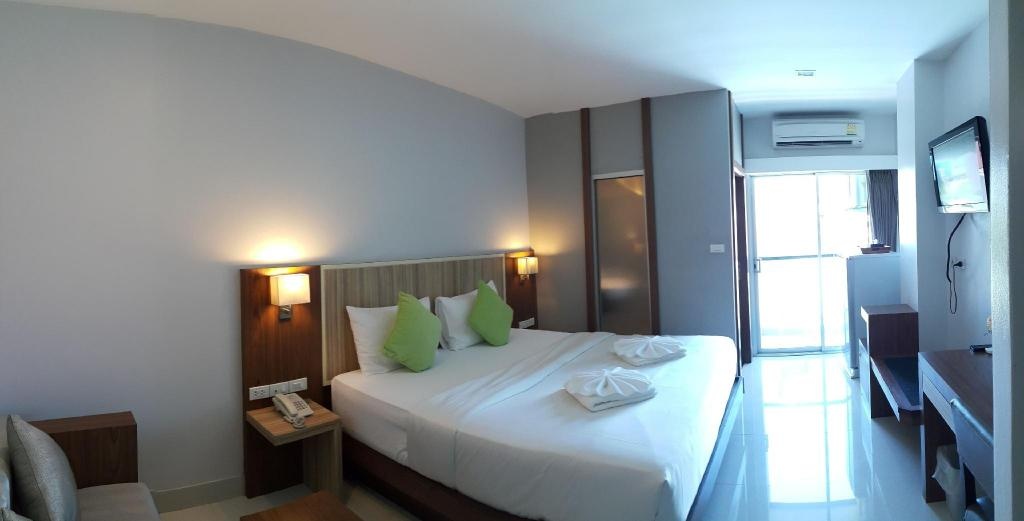 April Suites Pattayaroomsrooms Image 66
