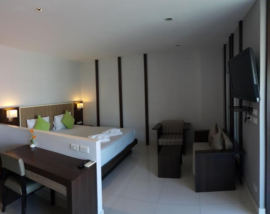 April Suites Pattayaroomsrooms Image 77