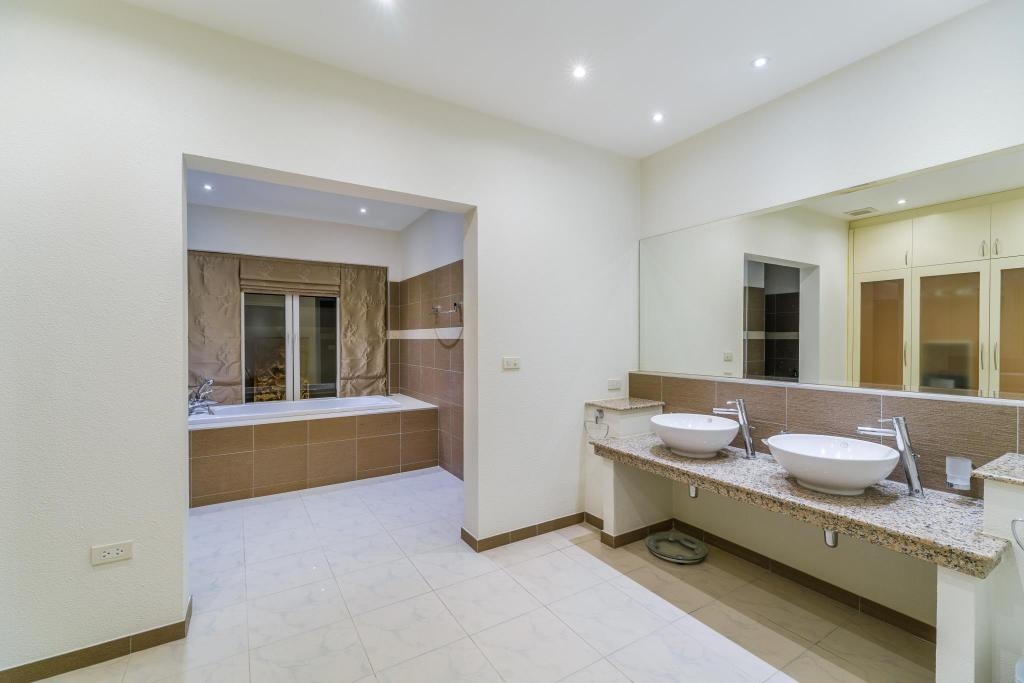Luxury Pool Villa 52 4BR 8 10 PersonsfacilitiesBathroom23