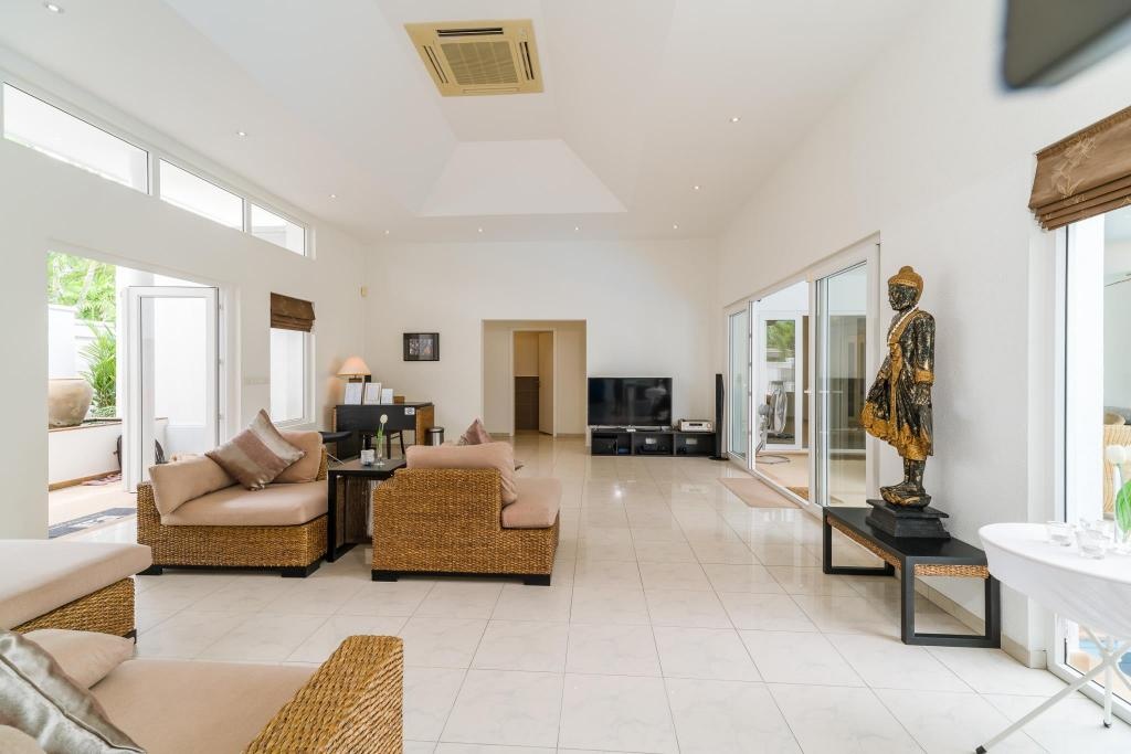 Luxury Pool Villa 52 4BR 8 10 PersonspropertyviewsLobby1