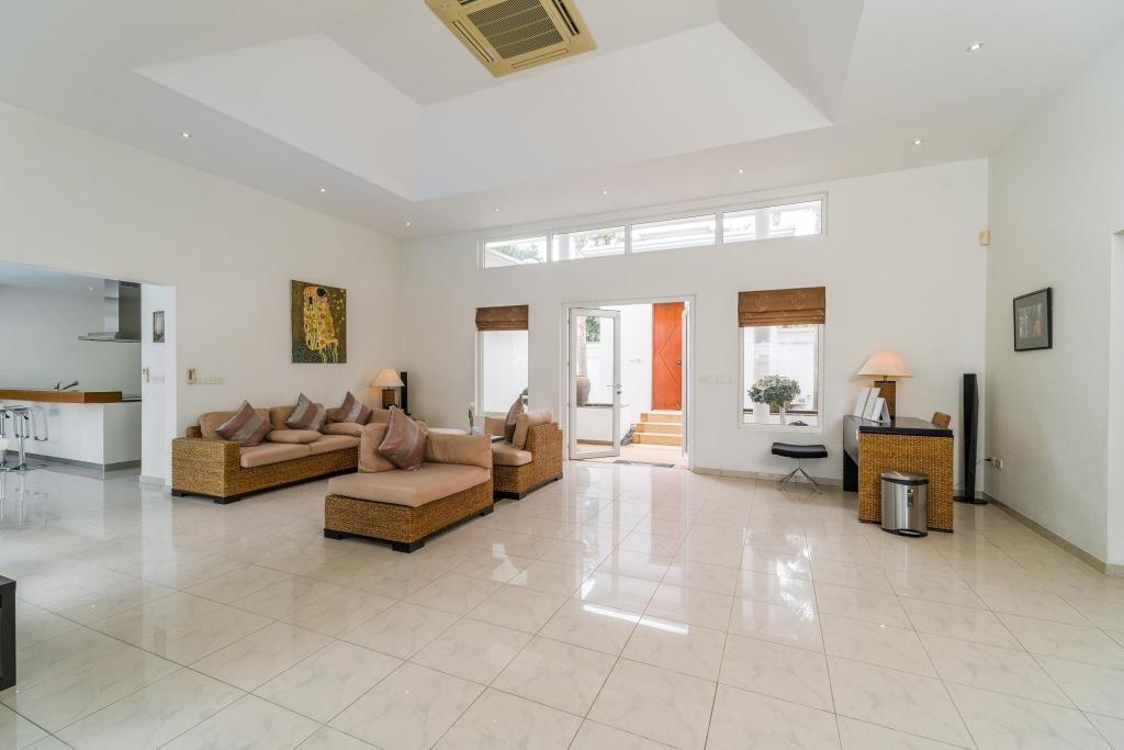 Luxury Pool Villa 52 4BR 8 10 PersonspropertyviewsLobby6