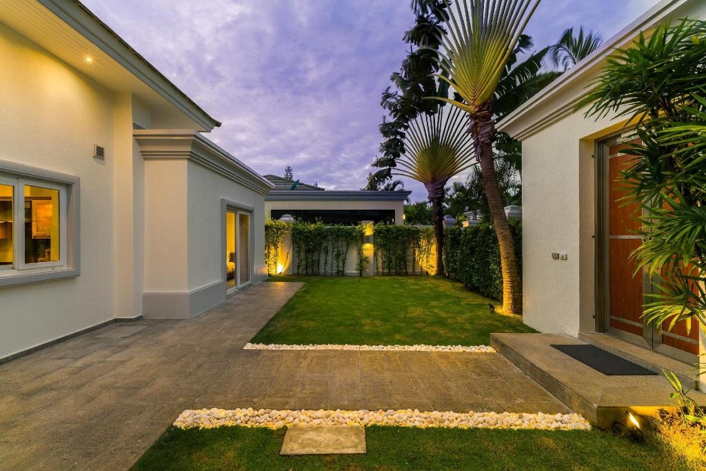 Luxury Pool Villa 608 4 BR 8 10 PersonsfacilitiesBalconyterrace4