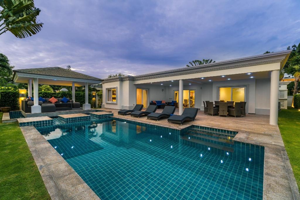 Luxury Pool Villa 608 4 BR 8 10 PersonsfacilitiesPrivate Pool7