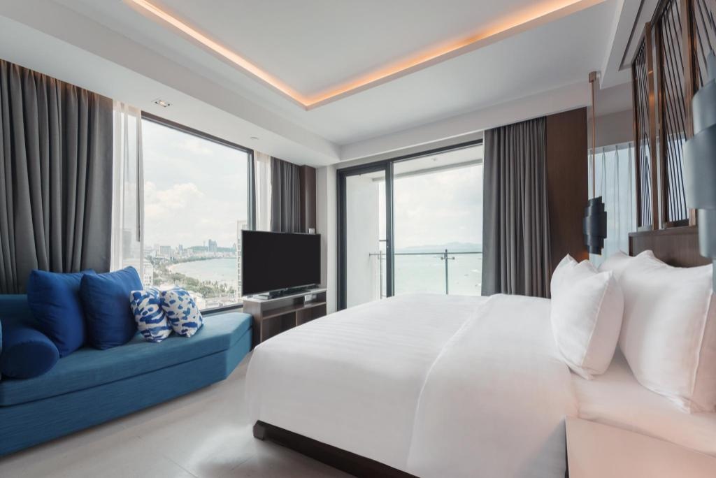 Mytt Hotel PattayaroomsGrand Marina Bed6
