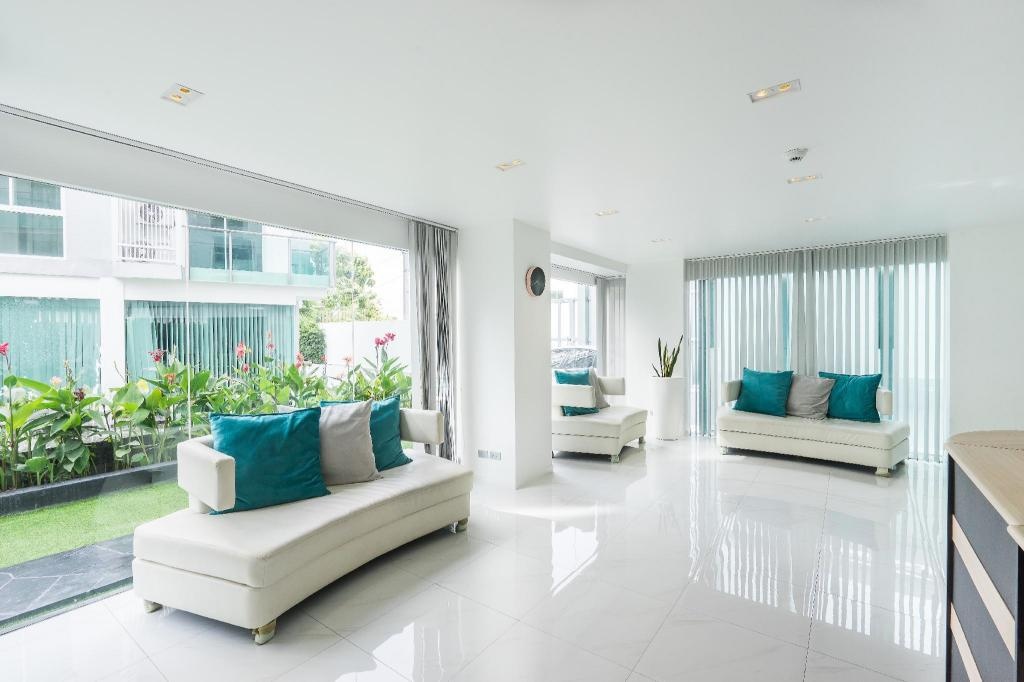 CCR Managed By AHA SmartstaypropertyviewsLobby3