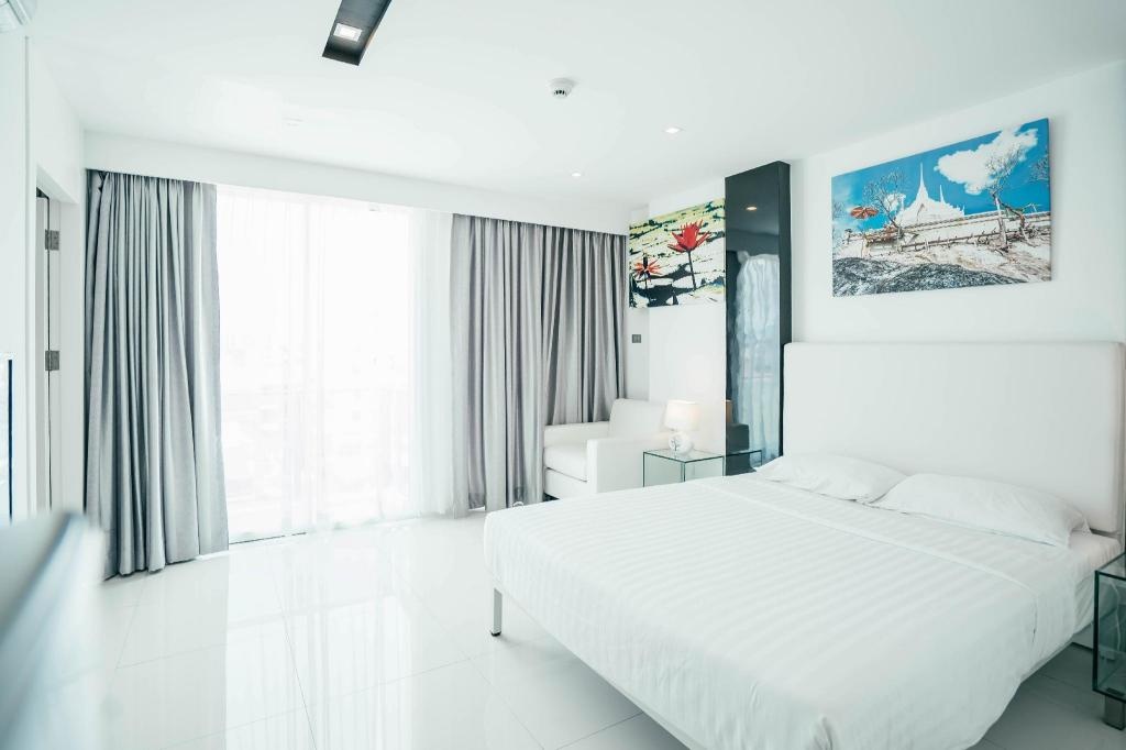 CCR Managed By AHA SmartstayroomsSuperior King Room Plan9