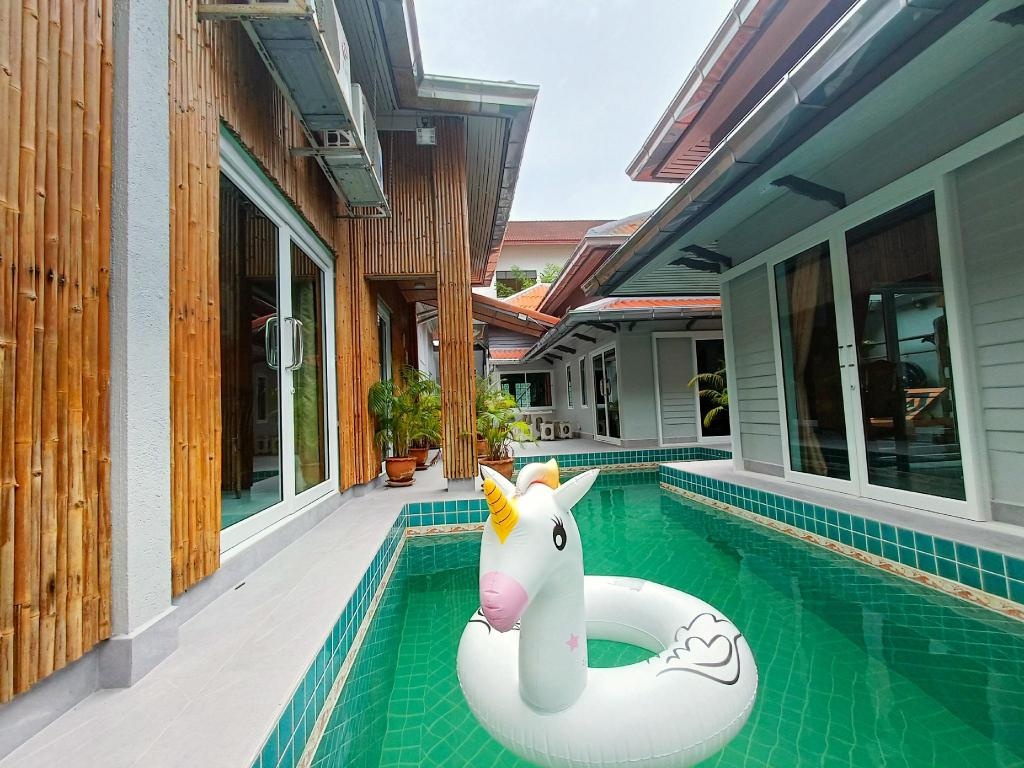 Romatic Private Pool VillafacilitiesSwimming Pool11