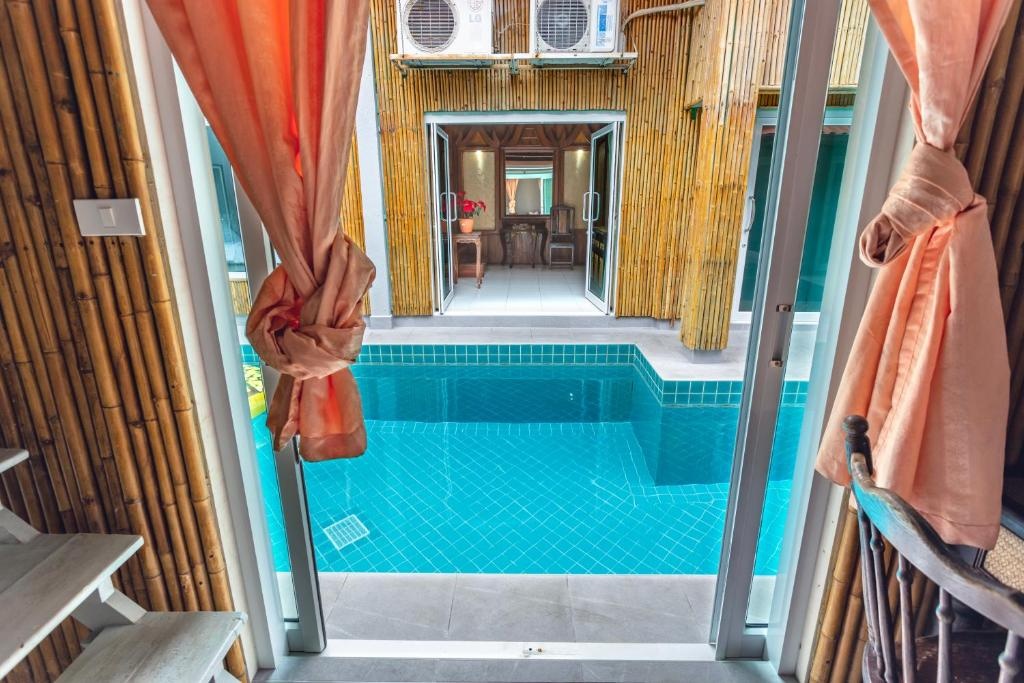 Romatic Private Pool VillapropertyviewsView2