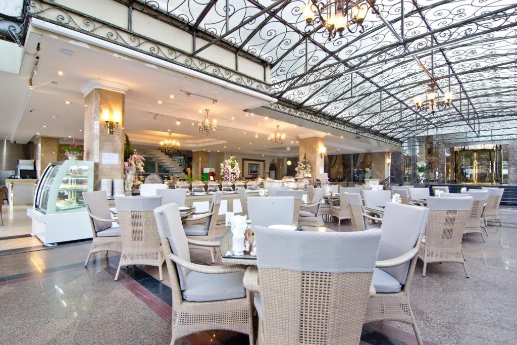 LK The EmpressdiningRestaurant13
