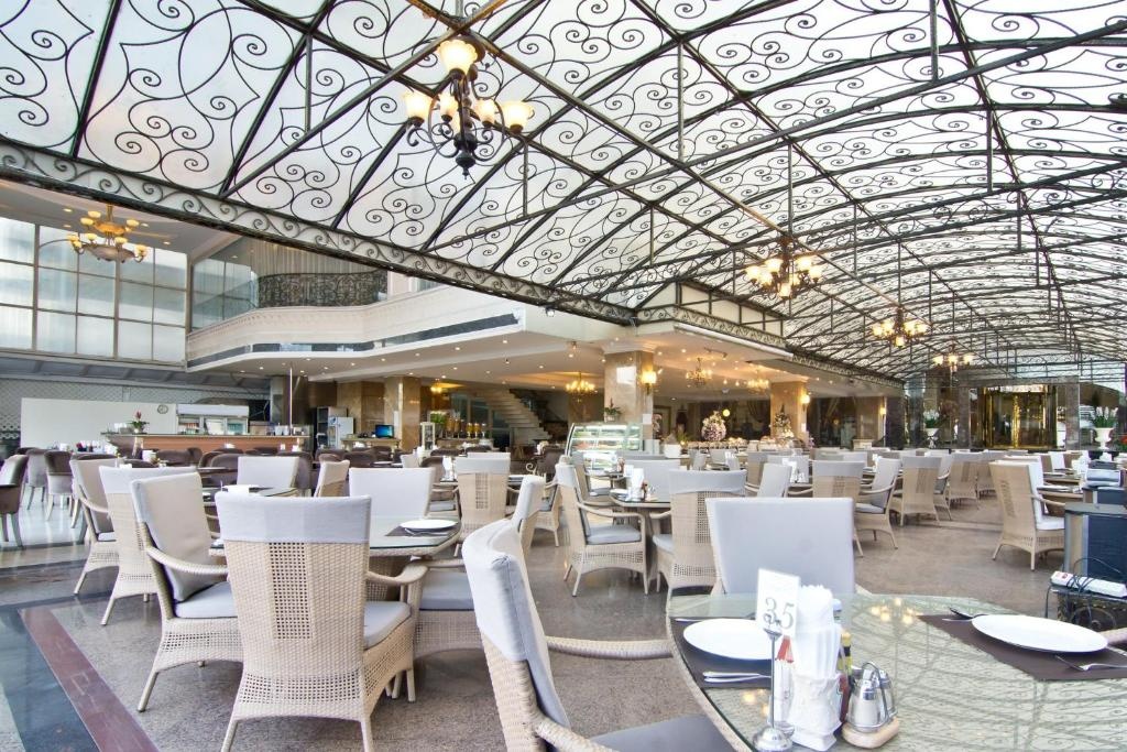 LK The EmpressdiningRestaurant4