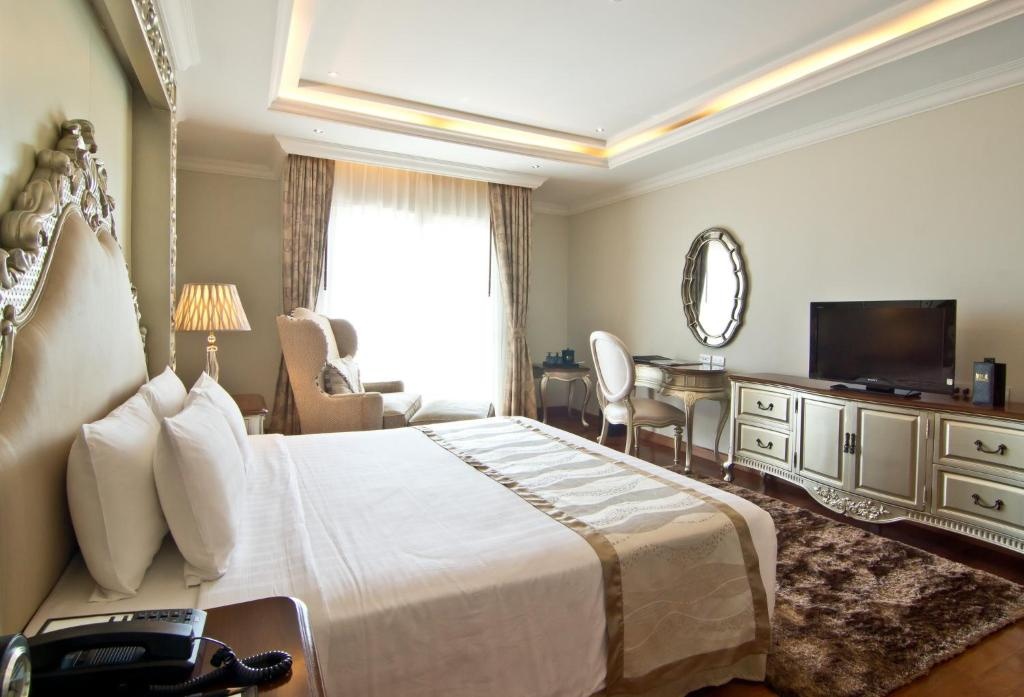 LK The EmpressfacilitiesBalconyterrace13