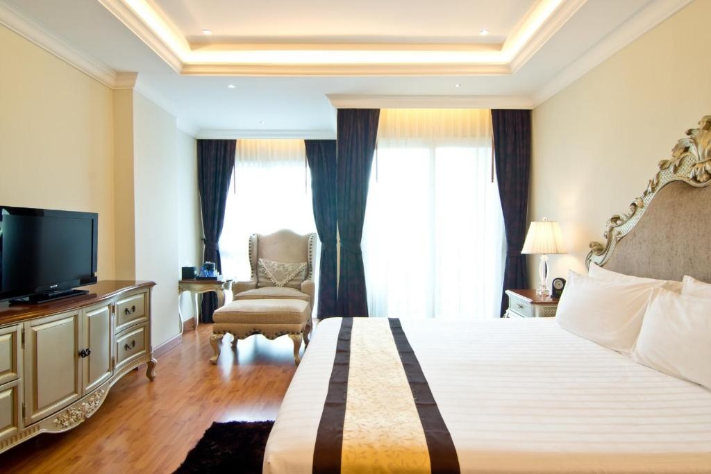 LK The EmpressfacilitiesBalconyterrace14