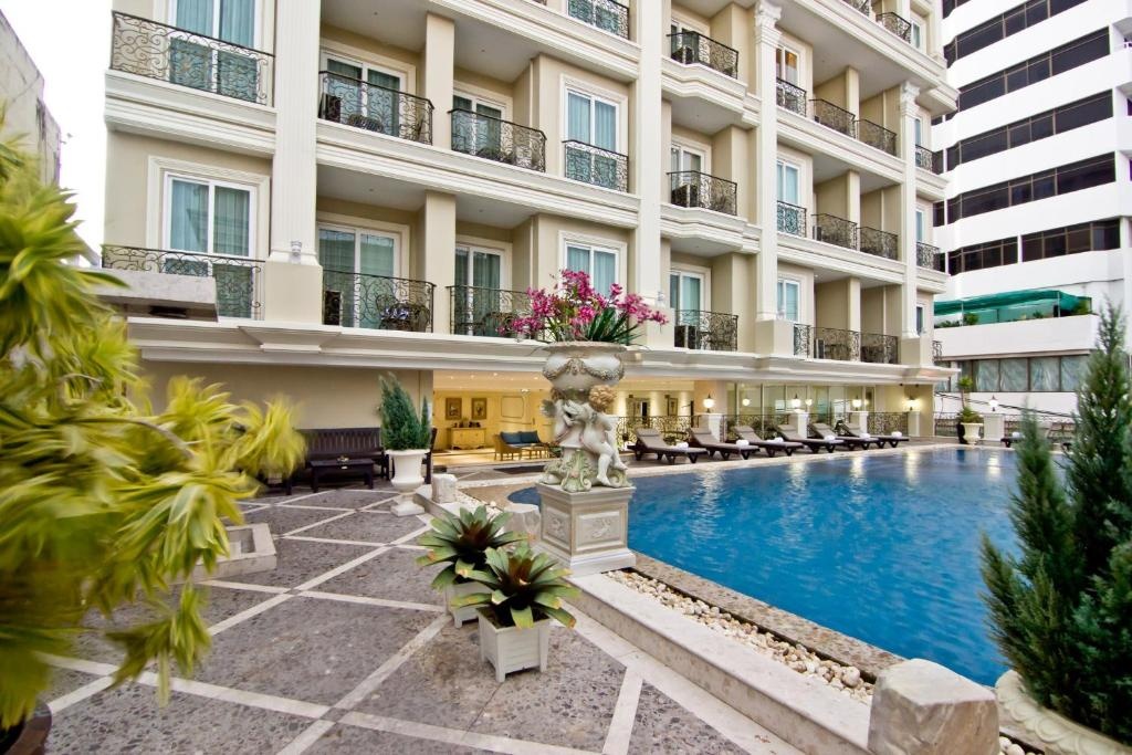 LK The EmpressfacilitiesSwimming Pool3
