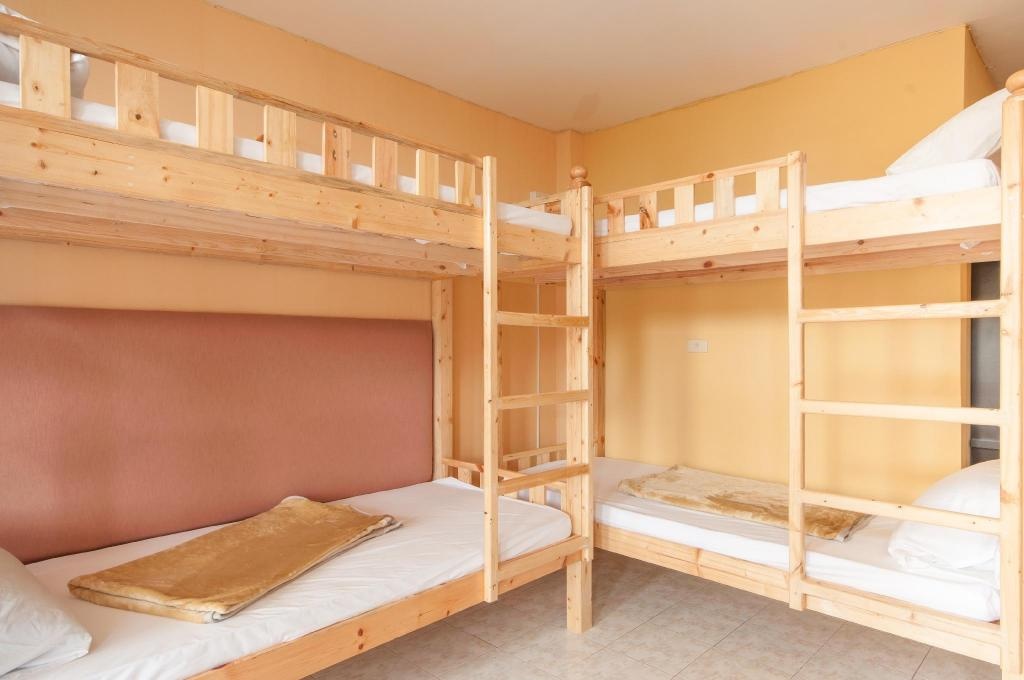 Hotel FnBrooms1 Person In Dormitory Female Only Bathroom10