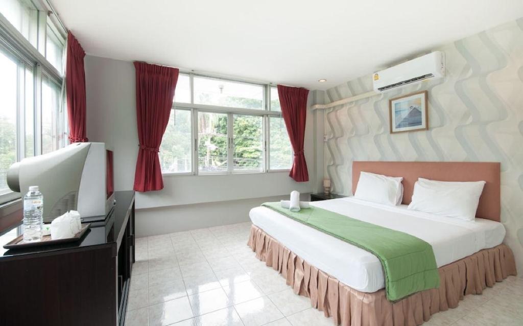 Hotel FnBroomsrooms Image 11