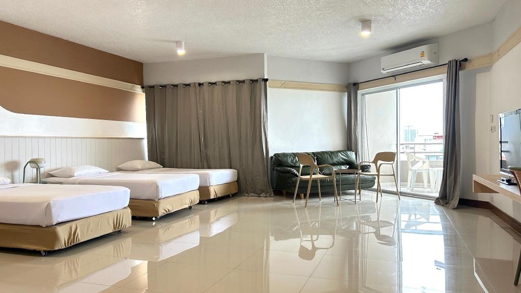 Markland Beach ViewroomsJunior Family Suite Bedroom2