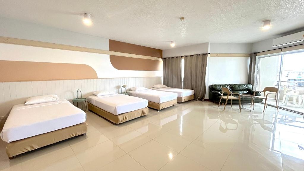 Markland Beach ViewroomsJunior Family Suite Bedroom7