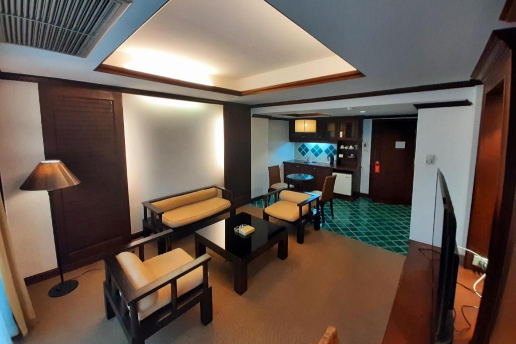 Grand Hotel PattayaroomsSuite6