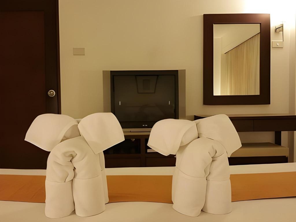 Grand Hotel Pattayaroomsrooms Image 5050