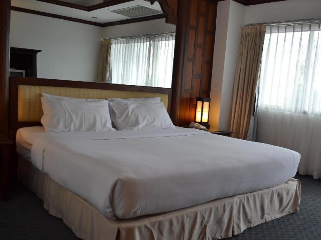 Grand Hotel Pattayaroomsrooms Image 6262