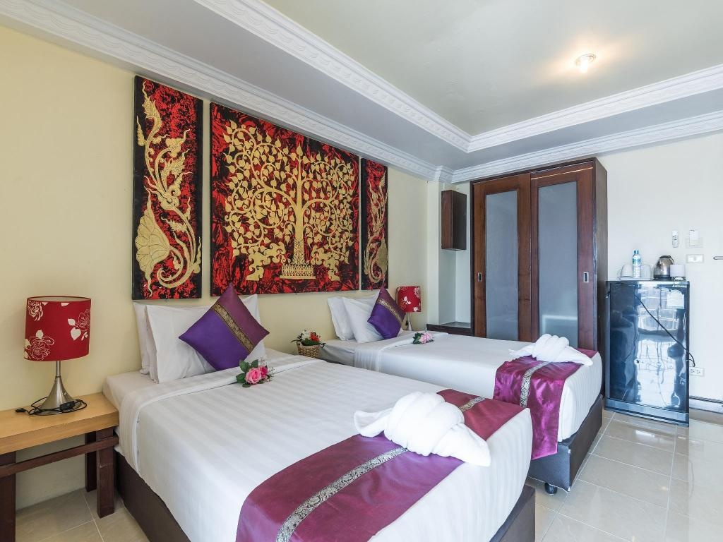 Siwalai City Place PattayaroomsSuperior Twin With Balcony Bed4