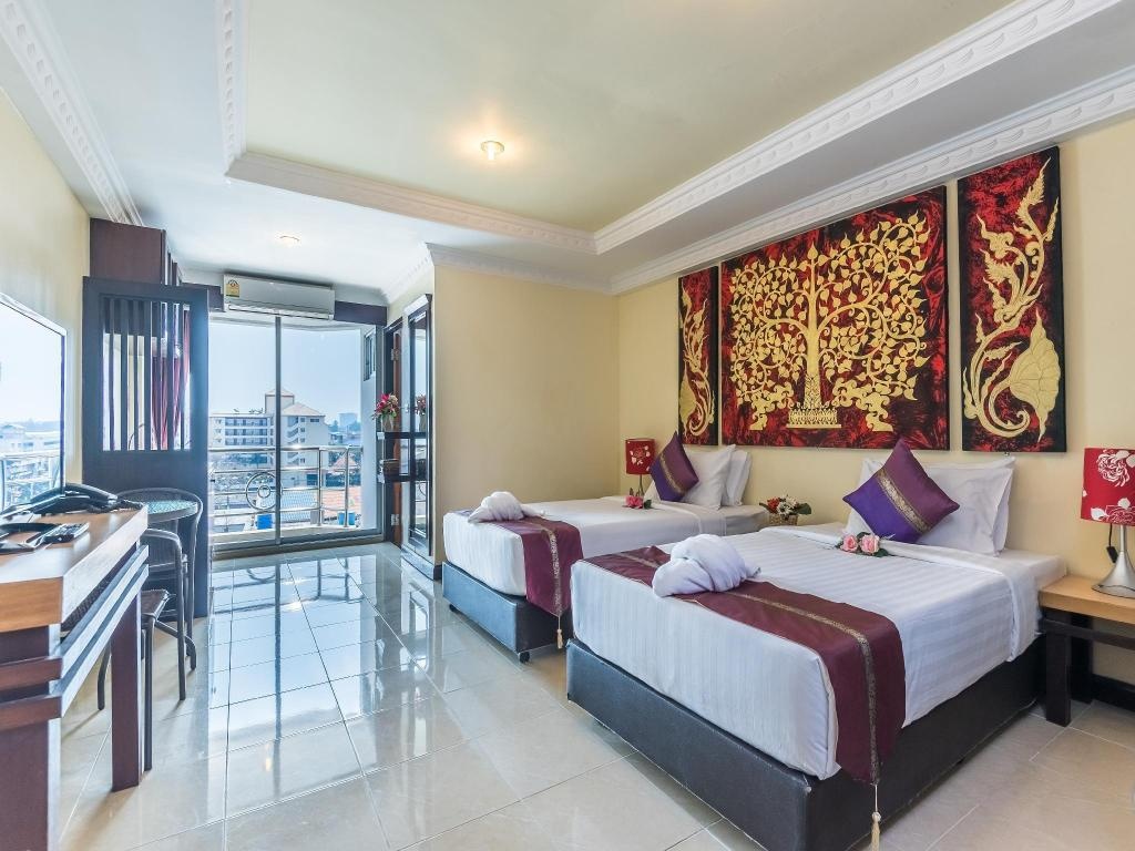Siwalai City Place PattayaroomsSuperior Twin With Balcony Bedroom1
