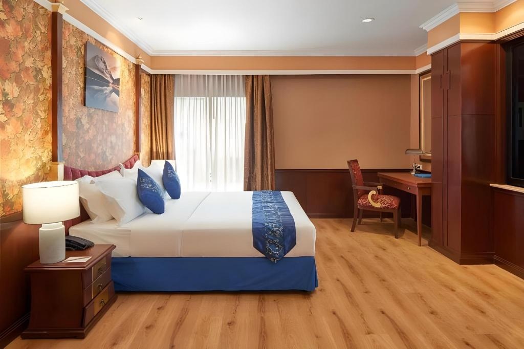 Fairtex Sports Club HotelroomsGrand Deluxe With Balcony Bedroom4