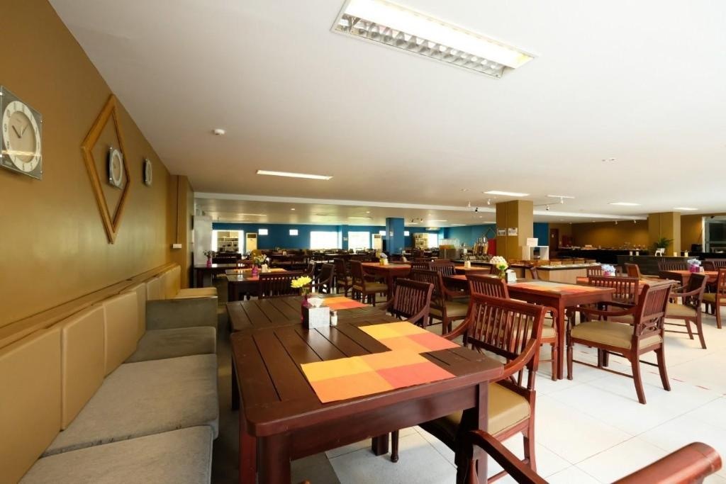 Jomtien Plaza ResidencediningRestaurant24