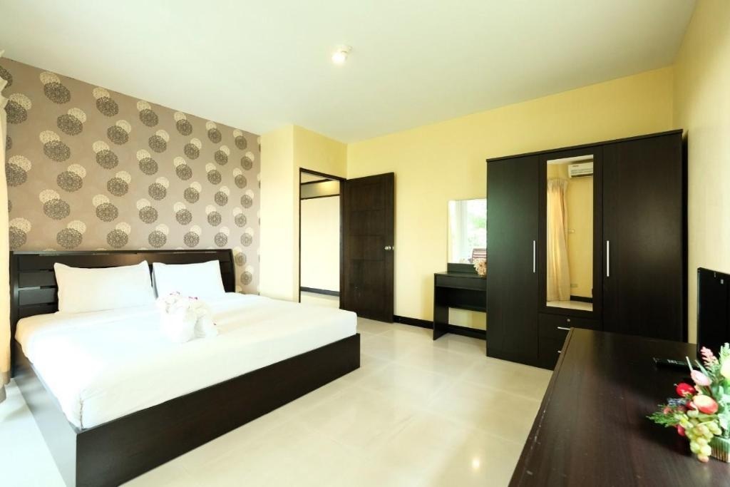 Jomtien Plaza Residencerooms2 Bedroom Family Suite Bed1