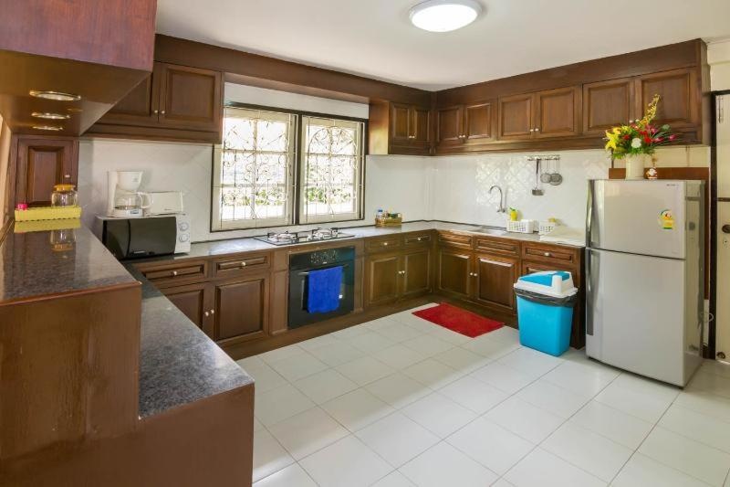 Grand Condotel Villa Rose With Private PoolfacilitiesKitchen3