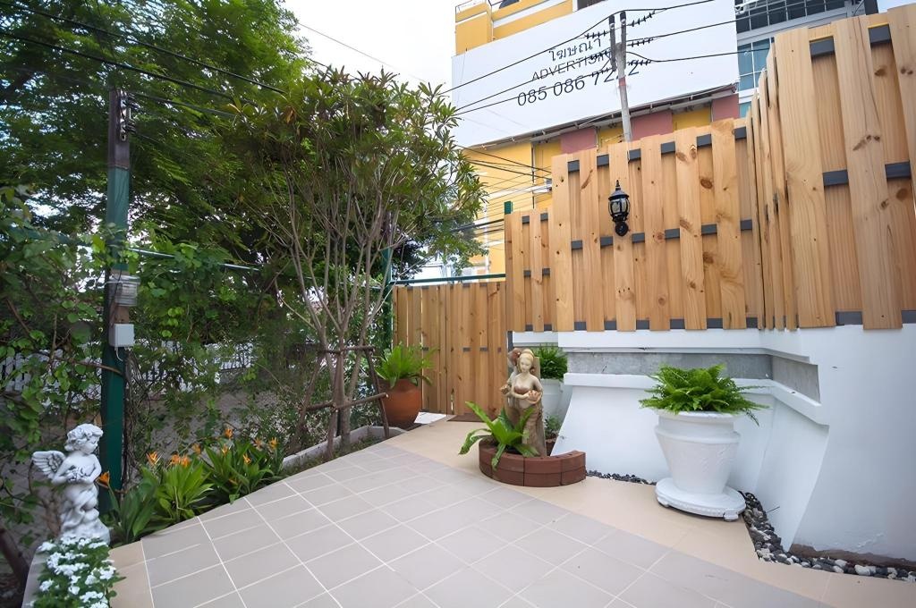 Chic Villa JomtienpropertyviewsExterior View2