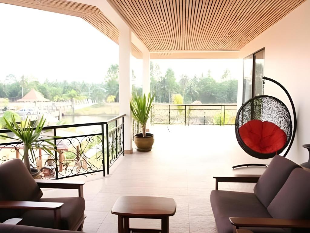Phoenix Lakeside Pool VillafacilitiesBalconyterrace3