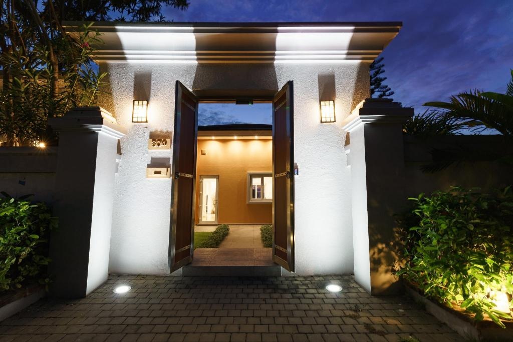 Luxury Pool Villa 604 4 BR 8 10 PersonspropertyviewsEntrance2