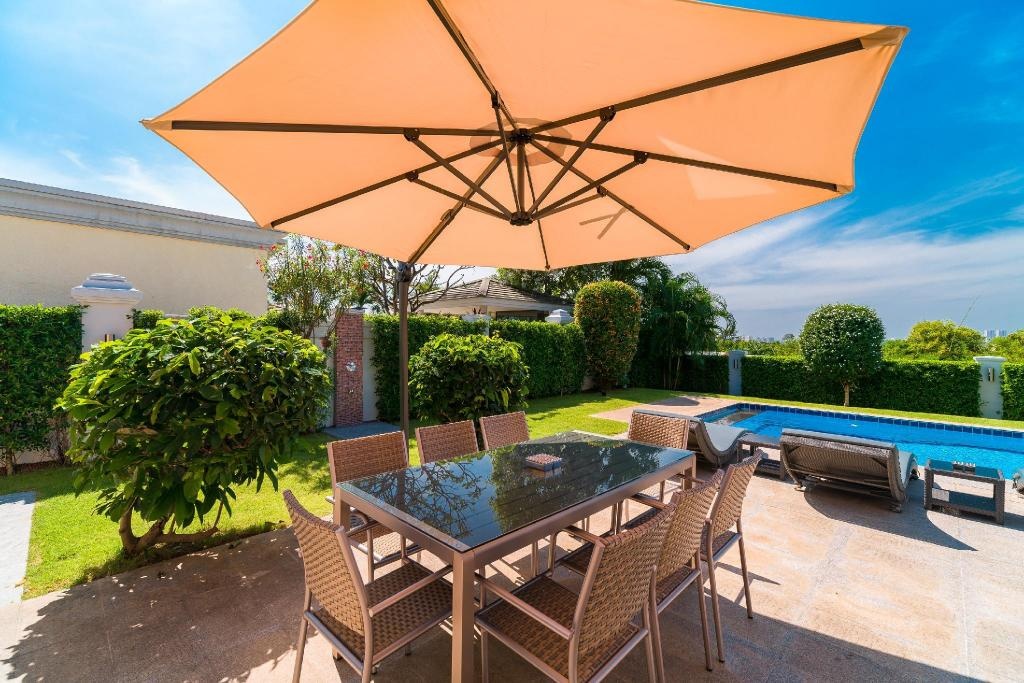 Luxury Pool Villa 604 4 BR 8 10 PersonspropertyviewsExterior View3