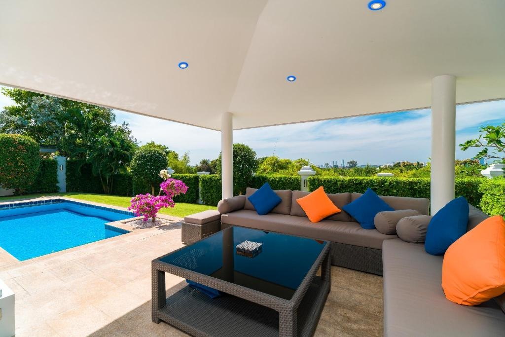 Luxury Pool Villa 604 4 BR 8 10 PersonspropertyviewsExterior View7