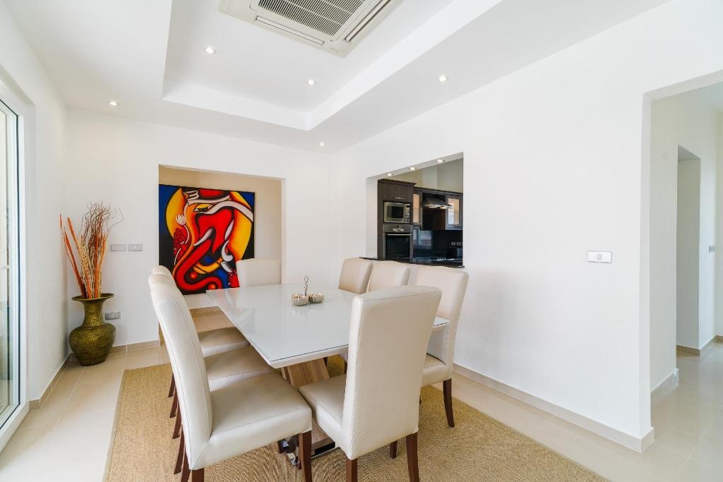 Luxury Pool Villa 604 4 BR 8 10 PersonspropertyviewsInterior View14
