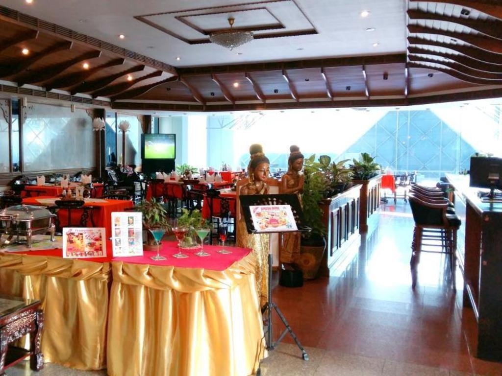 Mike HoteldiningRestaurant11