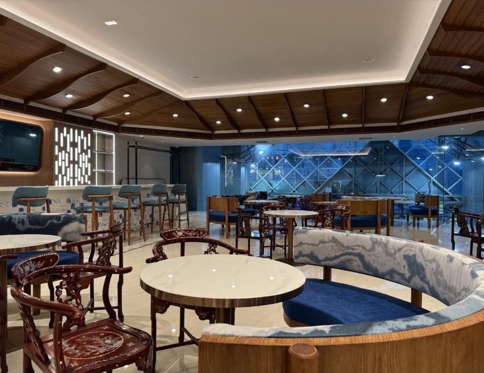 Mike HoteldiningRestaurant6