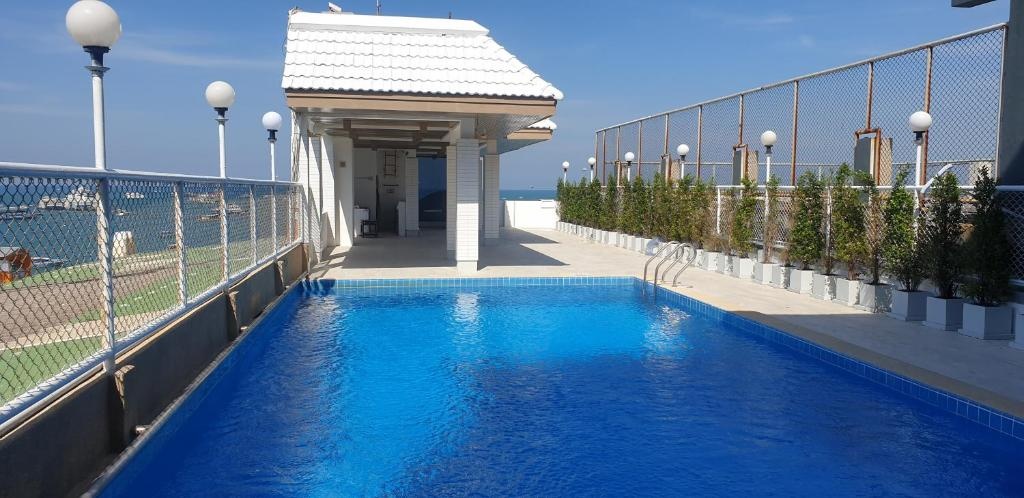 Mike HotelfacilitiesSwimming Pool8