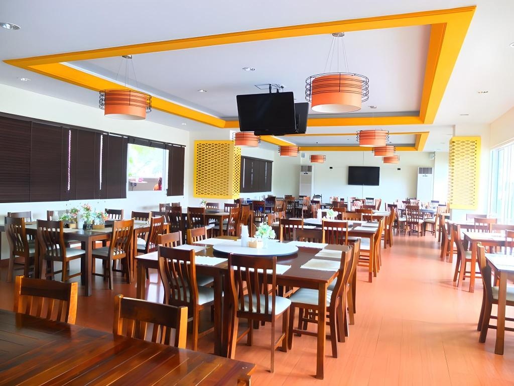 Curve Boutique HoteldiningRestaurant1