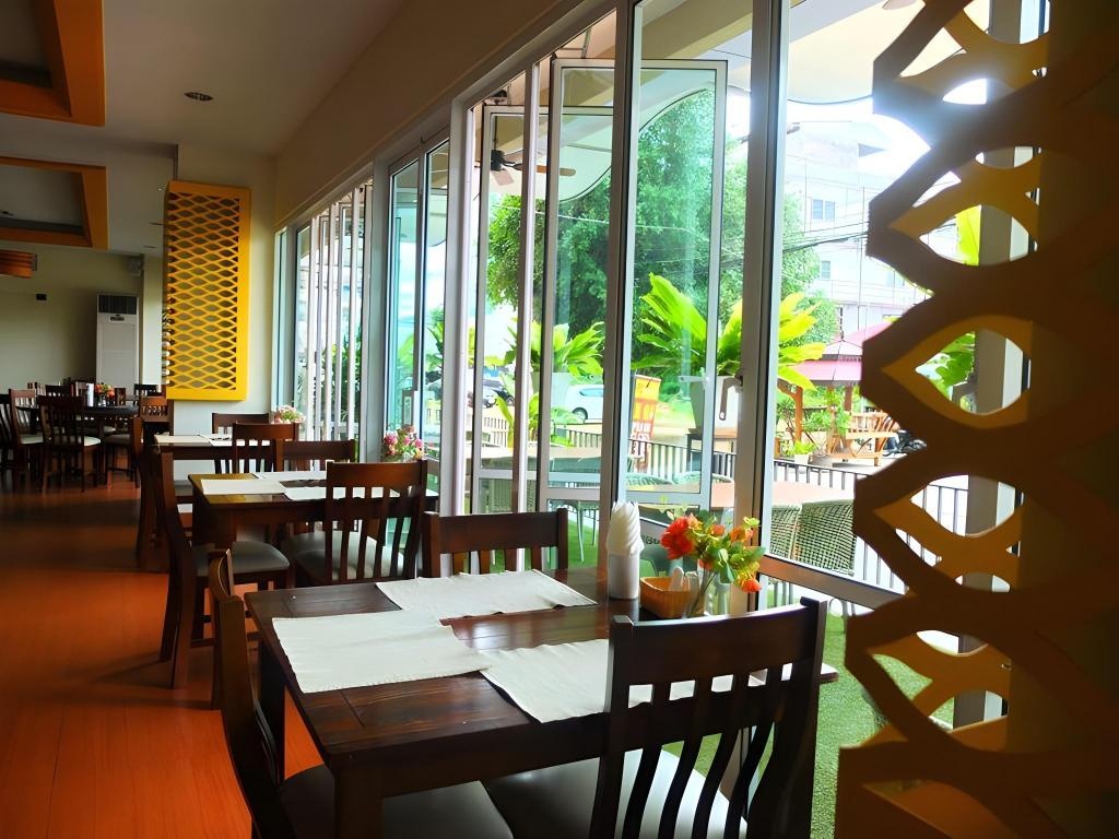 Curve Boutique HoteldiningRestaurant5