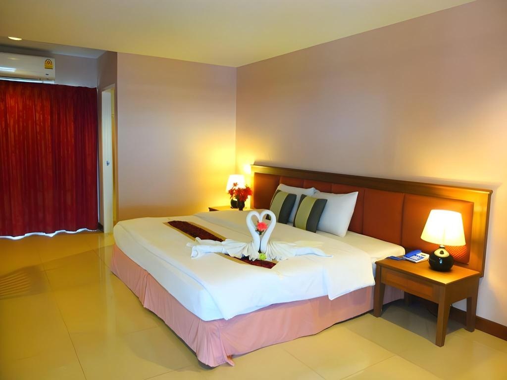 Curve Boutique HotelroomsSuperior Balcony Twin Bed4