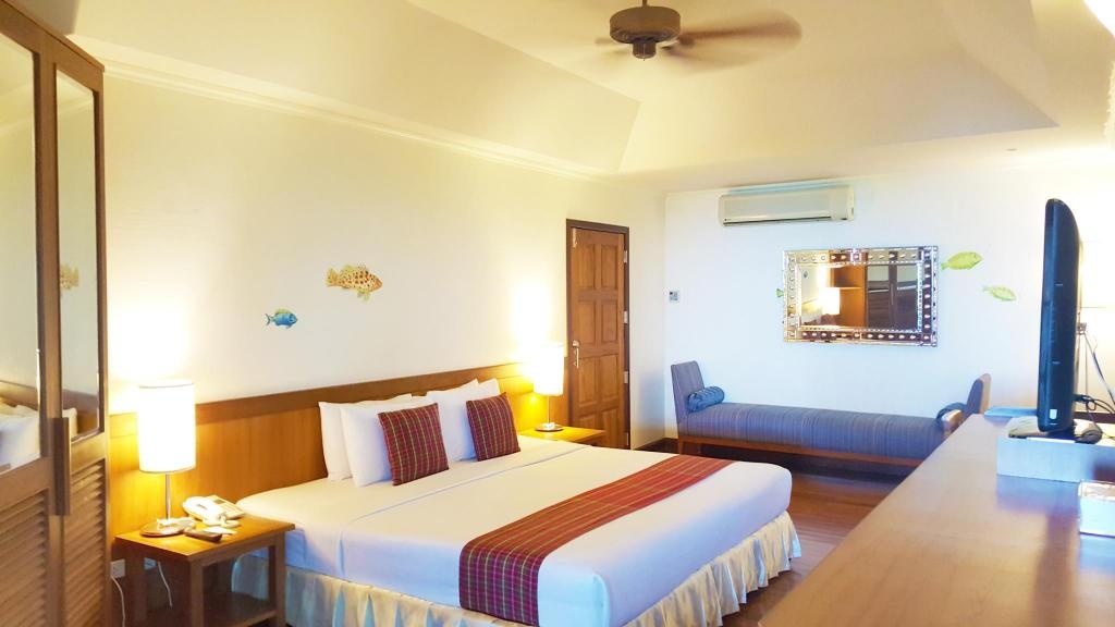 Birds And Bees Resortrooms2 Bedroom Suite Sea View Bed27