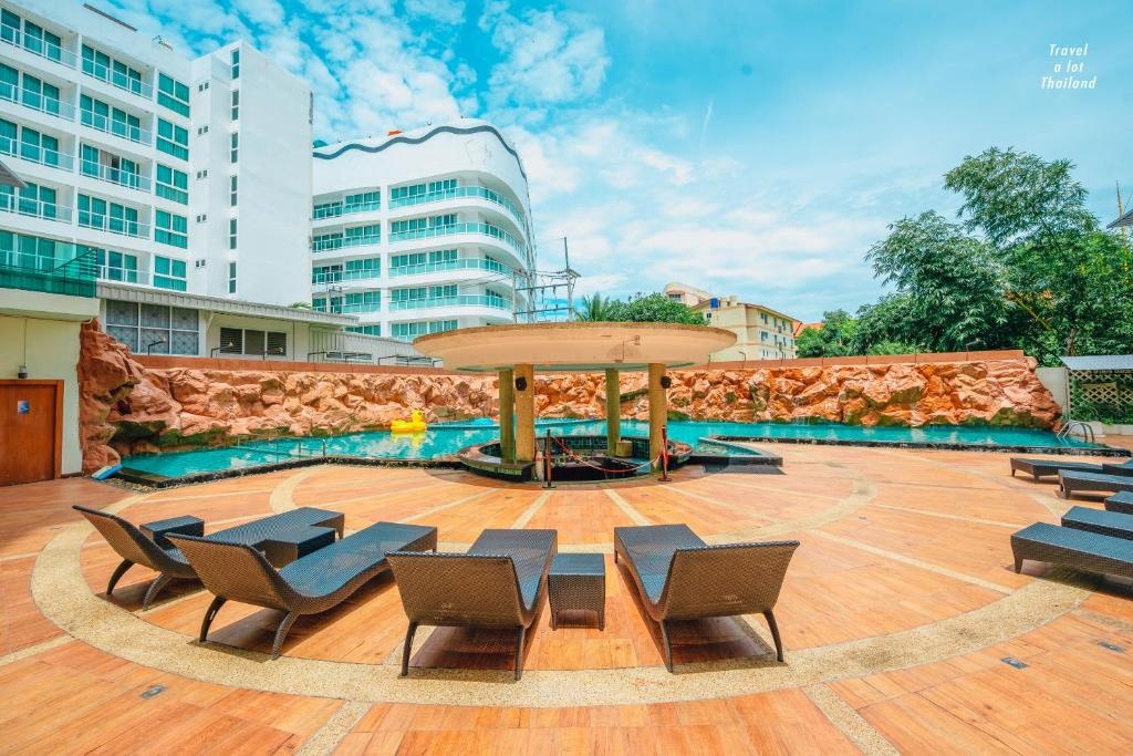 Centara Nova Hotel PattayafacilitiesSwimming Pool1