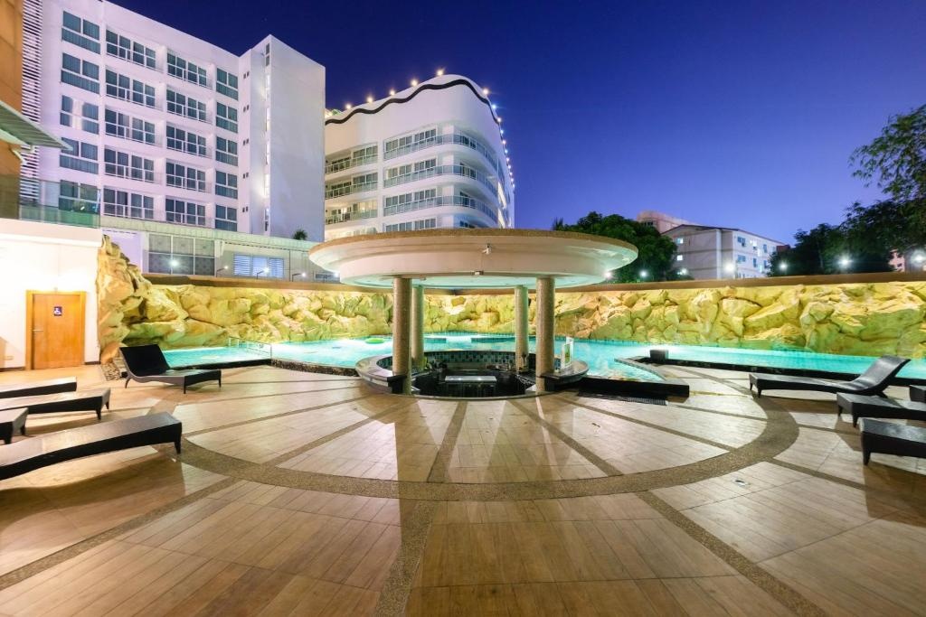 Centara Nova Hotel PattayafacilitiesSwimming Pool4