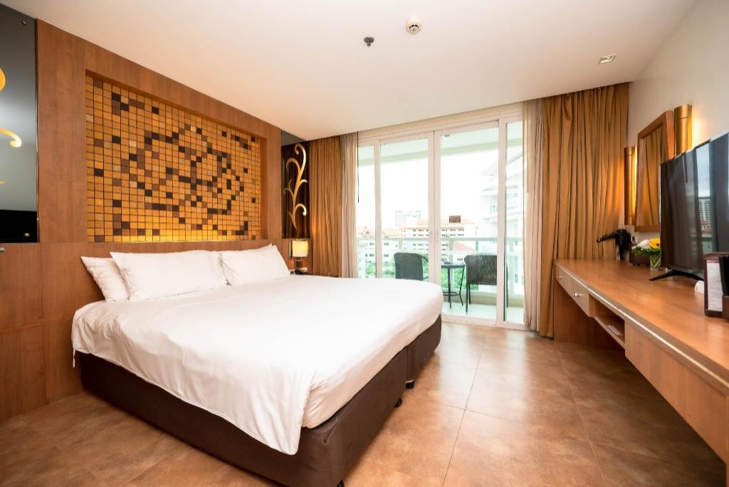 Centara Nova Hotel PattayaroomsDeluxe Pool View Twin Bed1