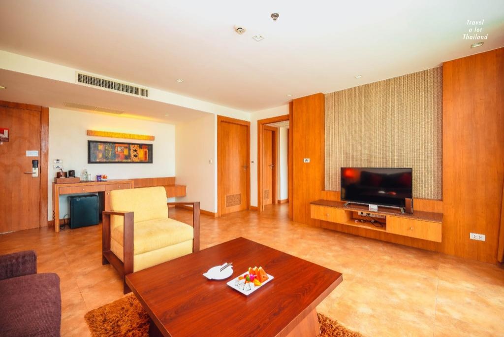 Centara Nova Hotel PattayaroomsDeluxe Suite Pool View King Room Plan5
