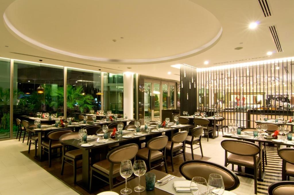Way Hotel PattayadiningRestaurant13