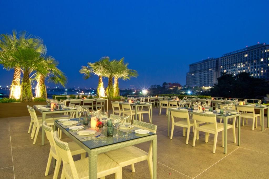 Way Hotel PattayadiningRestaurant15